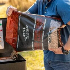 Traeger Signature Blend Pellets 9kg Bag 6 Traeger Signature Blend Pellets 9kg Bag -Garden Care Gear 1105429 1