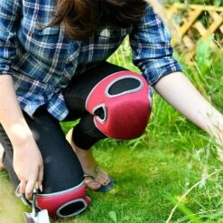 Burgon & Ball Sangria Kneelo® Knee Pads -Garden Care Gear 1171504 3