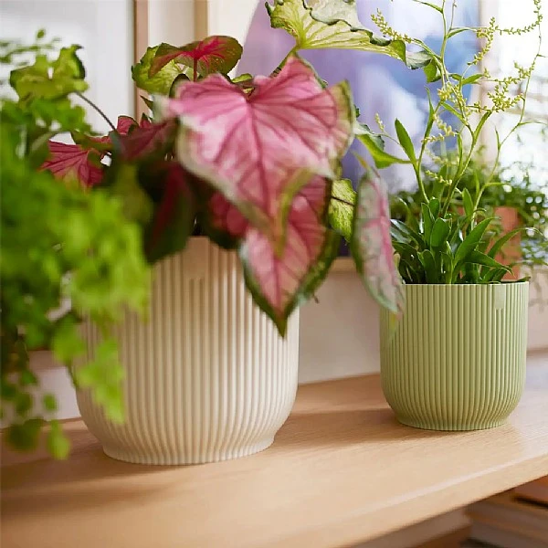 Elho Vibes Fold Round Planter 22cm Silky White 3 Elho Vibes Fold Round Planter 22cm Silky White