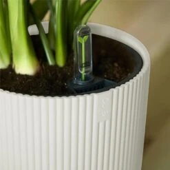 Elho Vibes Fold Round Planter 22cm Silky White 9 Elho Vibes Fold Round Planter 22cm Silky White -Garden Care Gear 1230826 2