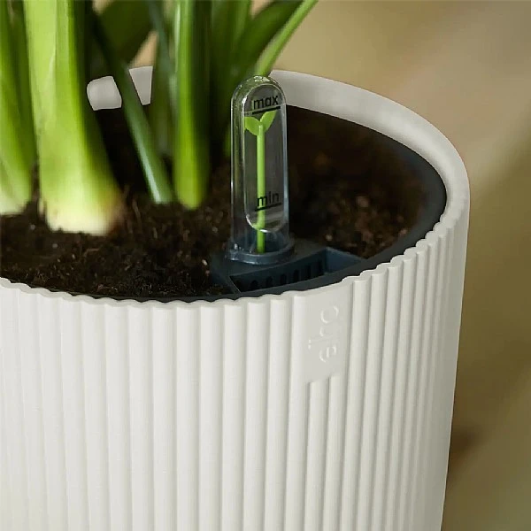 Elho Vibes Fold Round Planter 22cm Silky White 4 Elho Vibes Fold Round Planter 22cm Silky White - Image 2